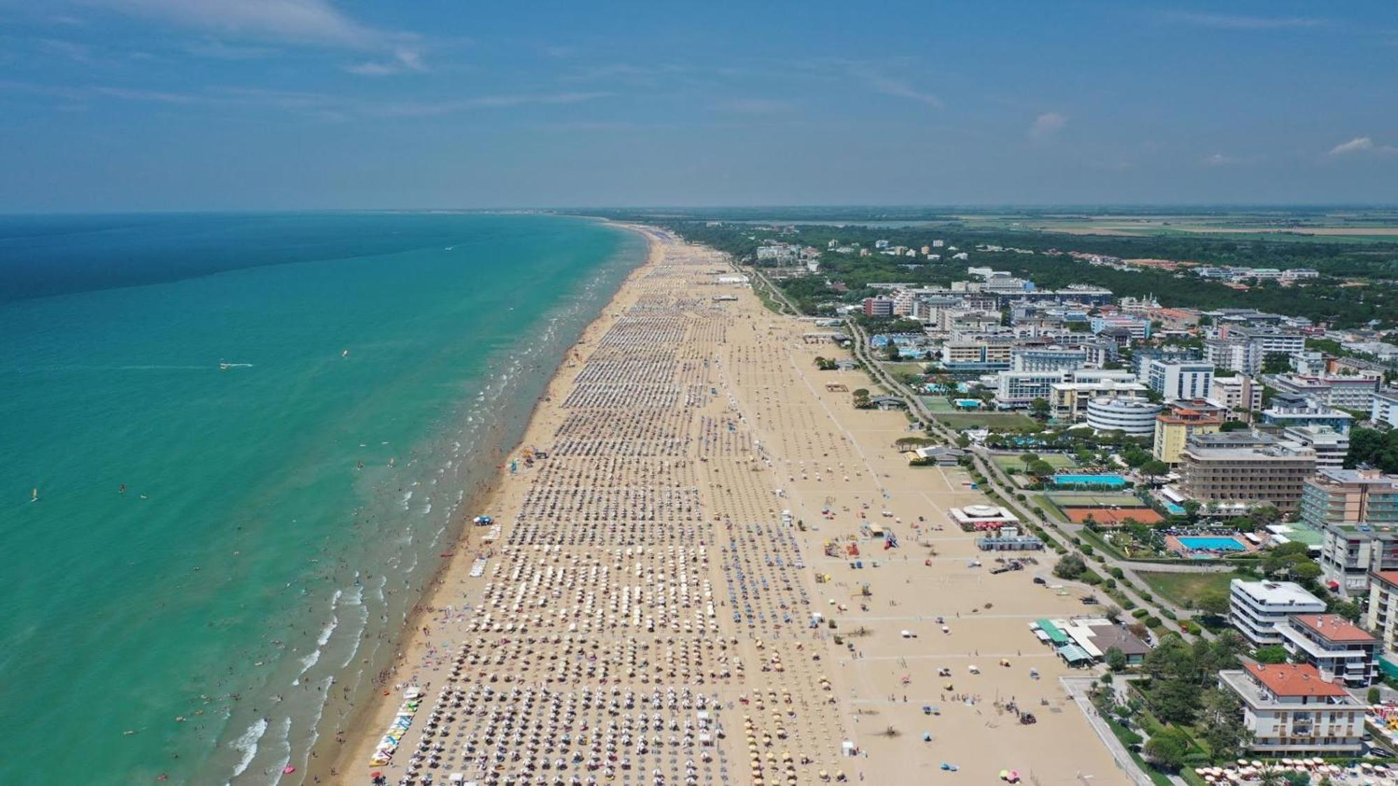 White Apartment With Terrace - Beahost Bibione Exteriér fotografie