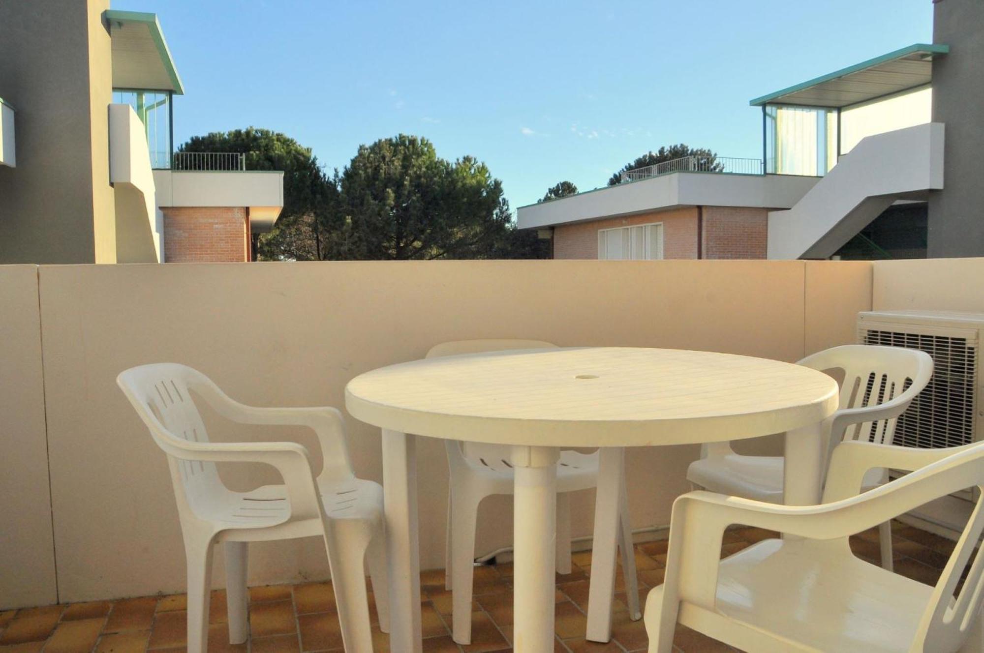 White Apartment With Terrace - Beahost Bibione Exteriér fotografie